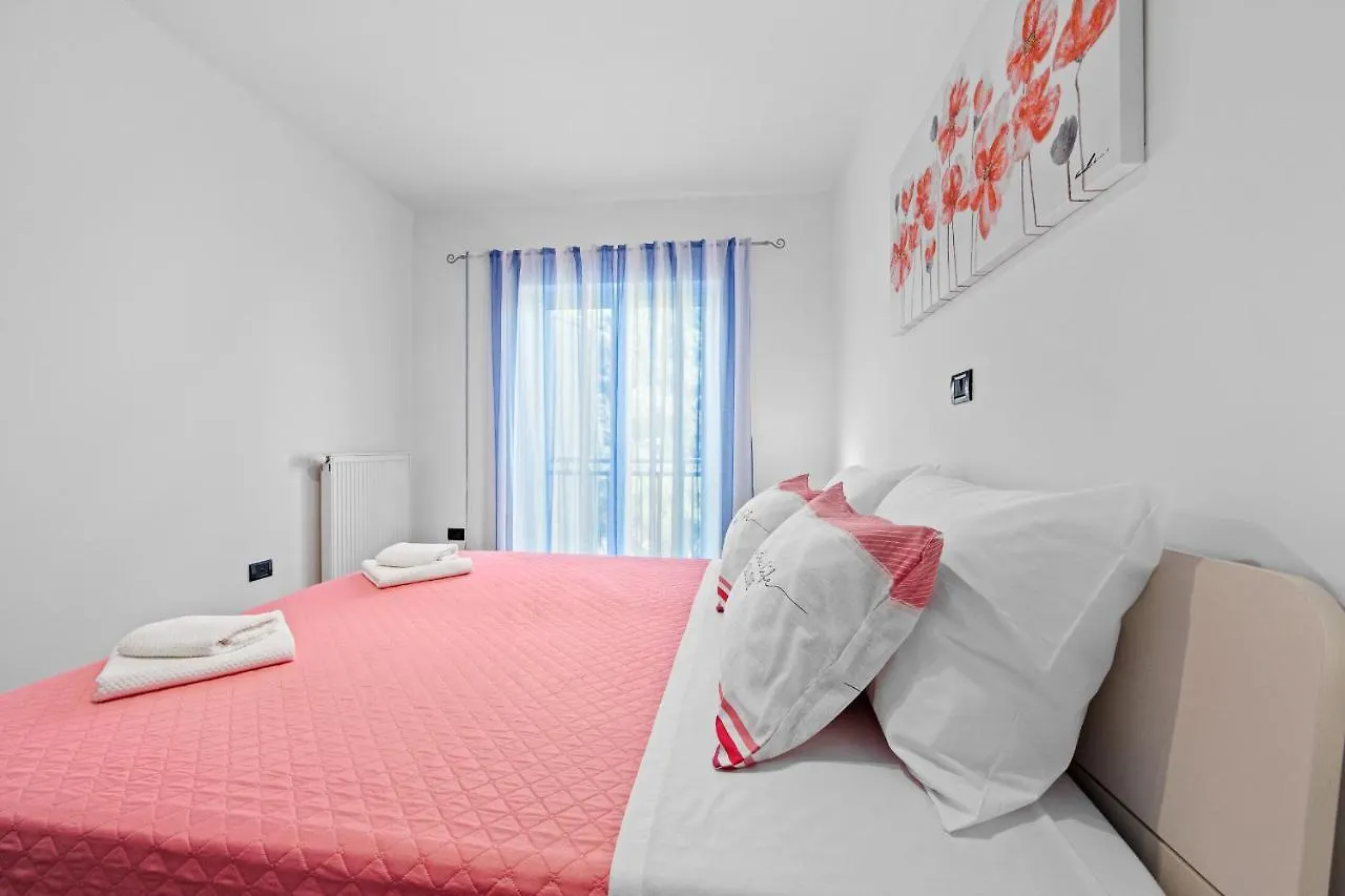 Feniks Fazana Apartman 0*,