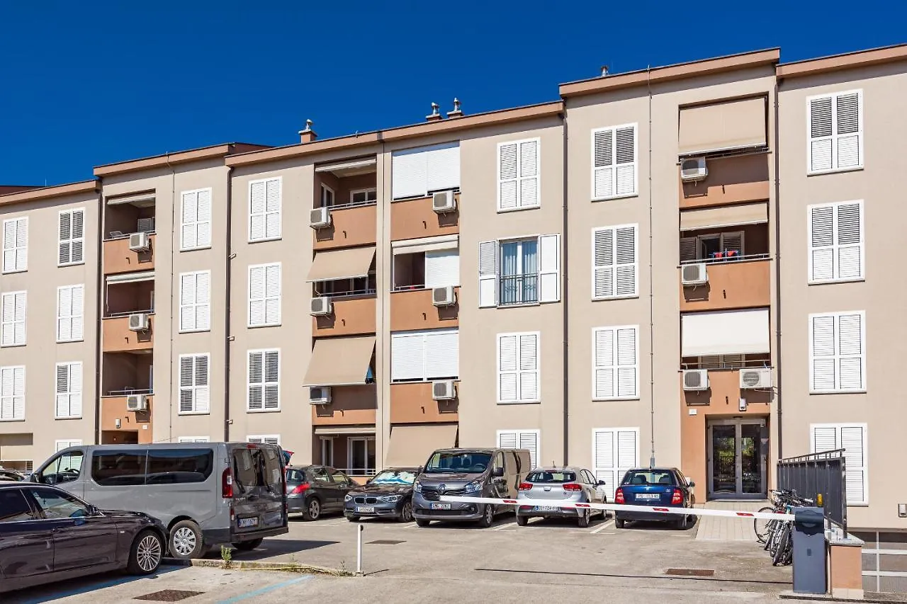 Feniks Fazana Apartman Apartment